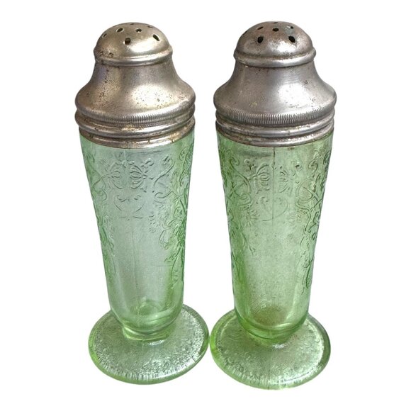 Vintage 1930s Hazel Atlas Royal Lace Uranium Green 4" Salt Pepper Shaker Pair - Picture 9 of 12